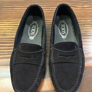 Tod’s women’s black suede moccasins